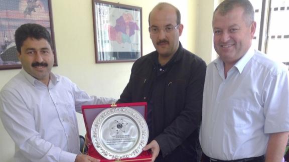 Pendik Belediye Başkan Yardımcısı İzzet ÖZTOPa Plaket Verildi